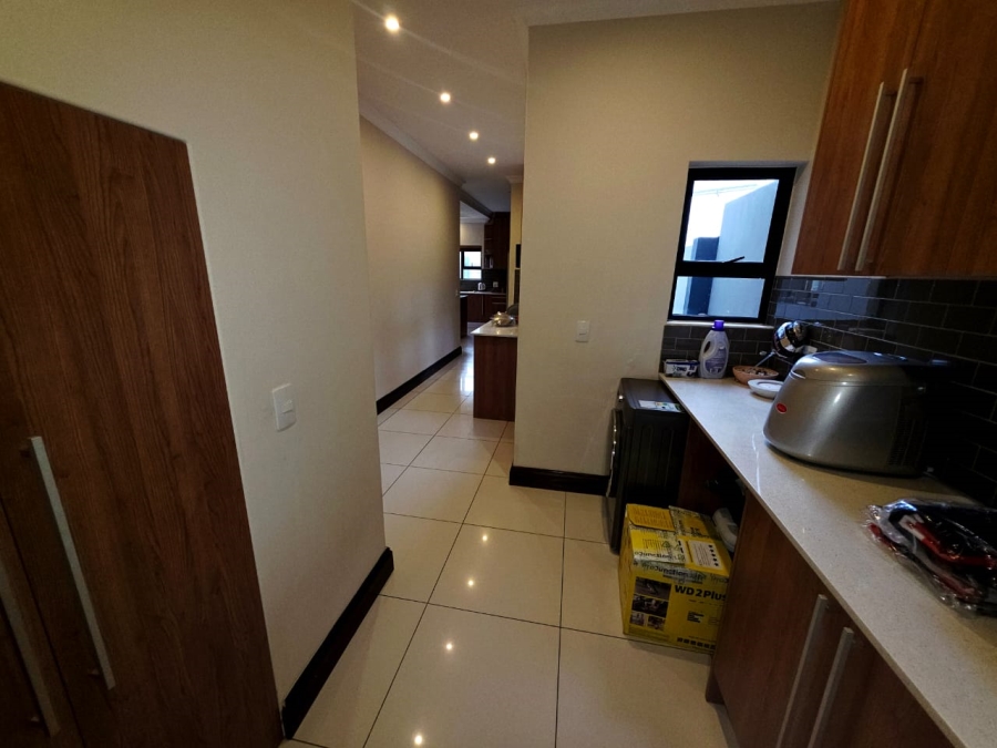 6 Bedroom Property for Sale in Sandown Western Cape